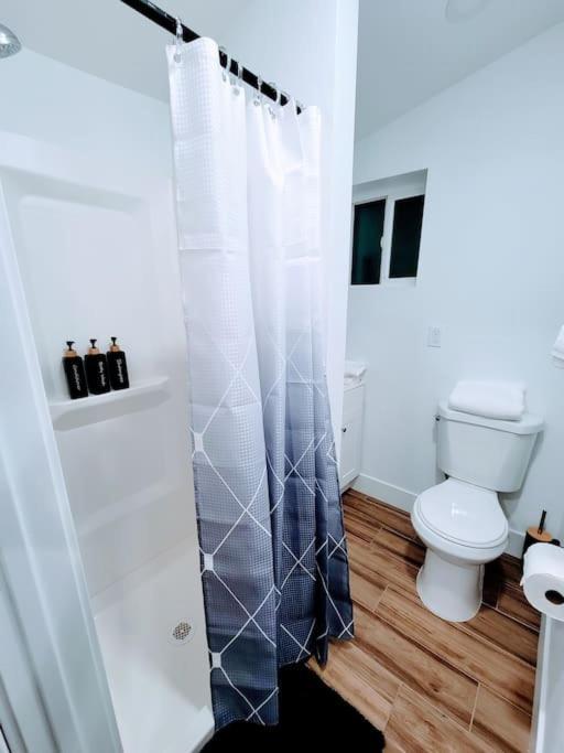 Phoenix Retreat - Studio With King Bed - 10 Min From Airp - Unit C ภายนอก รูปภาพ